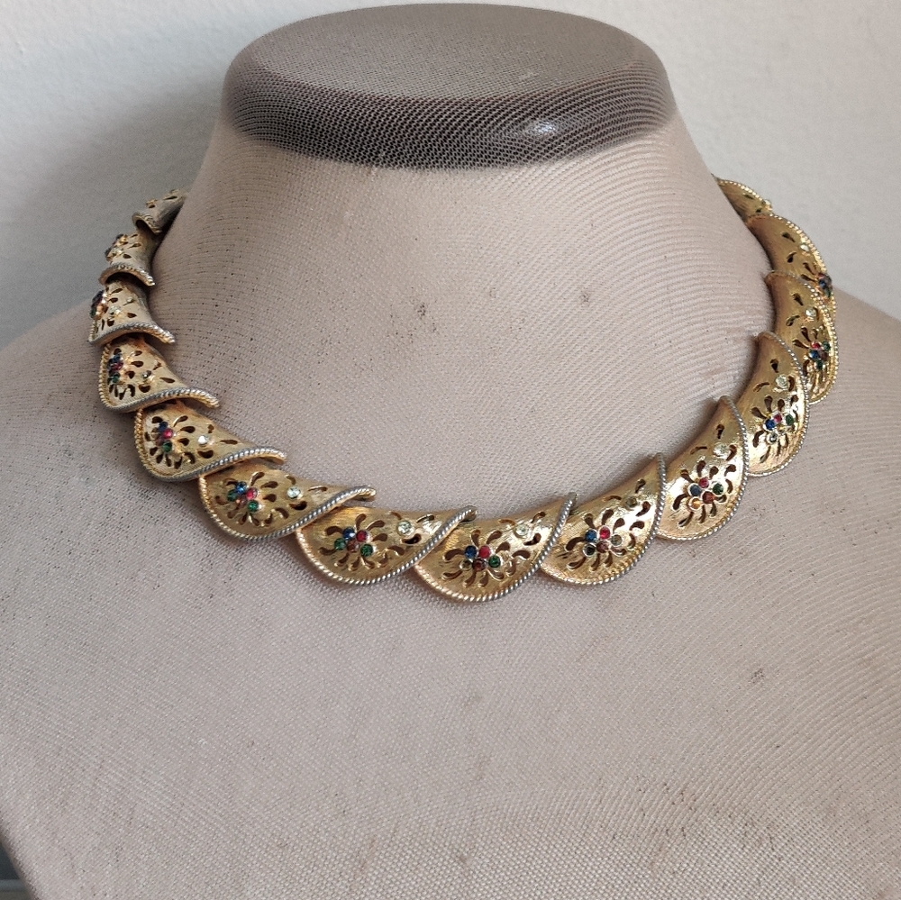 Exquisite Vintage Coro Scalloped Chocker Necklace
